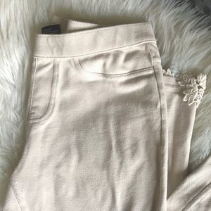 Crop leggings with pockets and lace detail